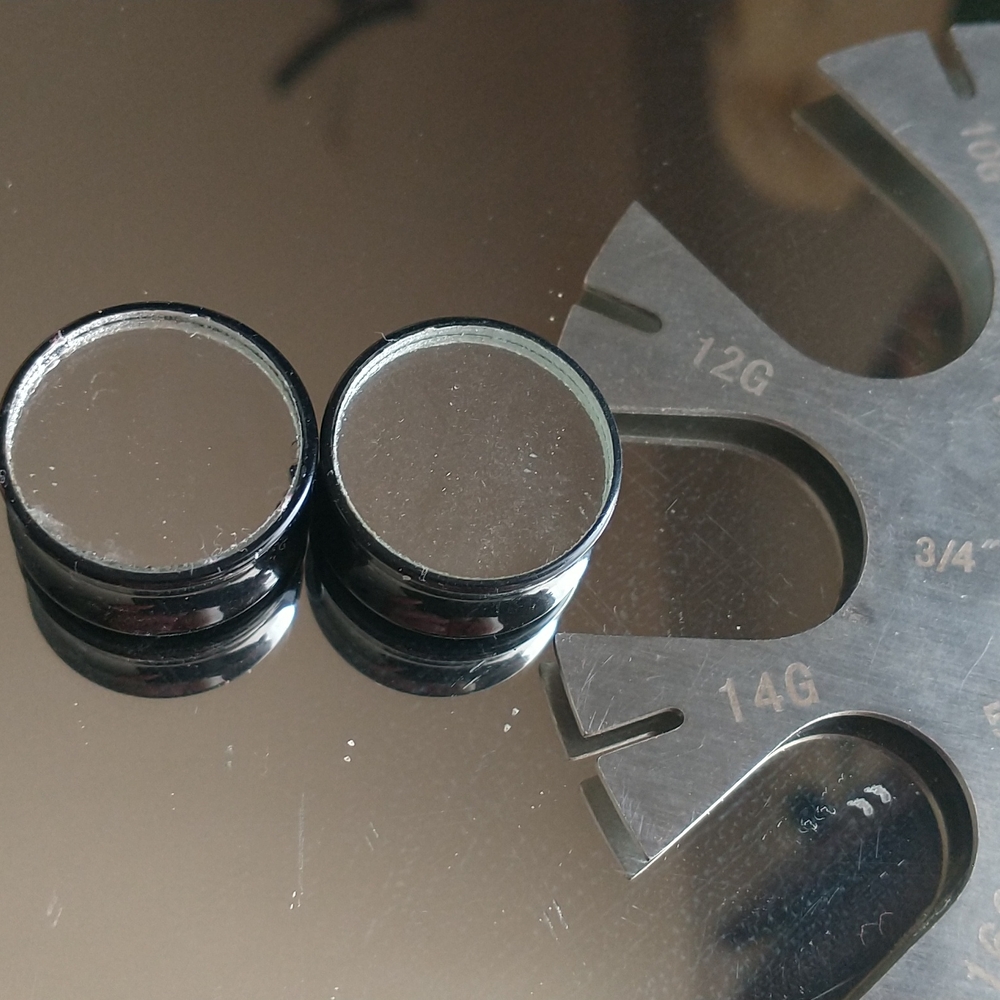 Mirrored reversible 3/4 inch plugs
